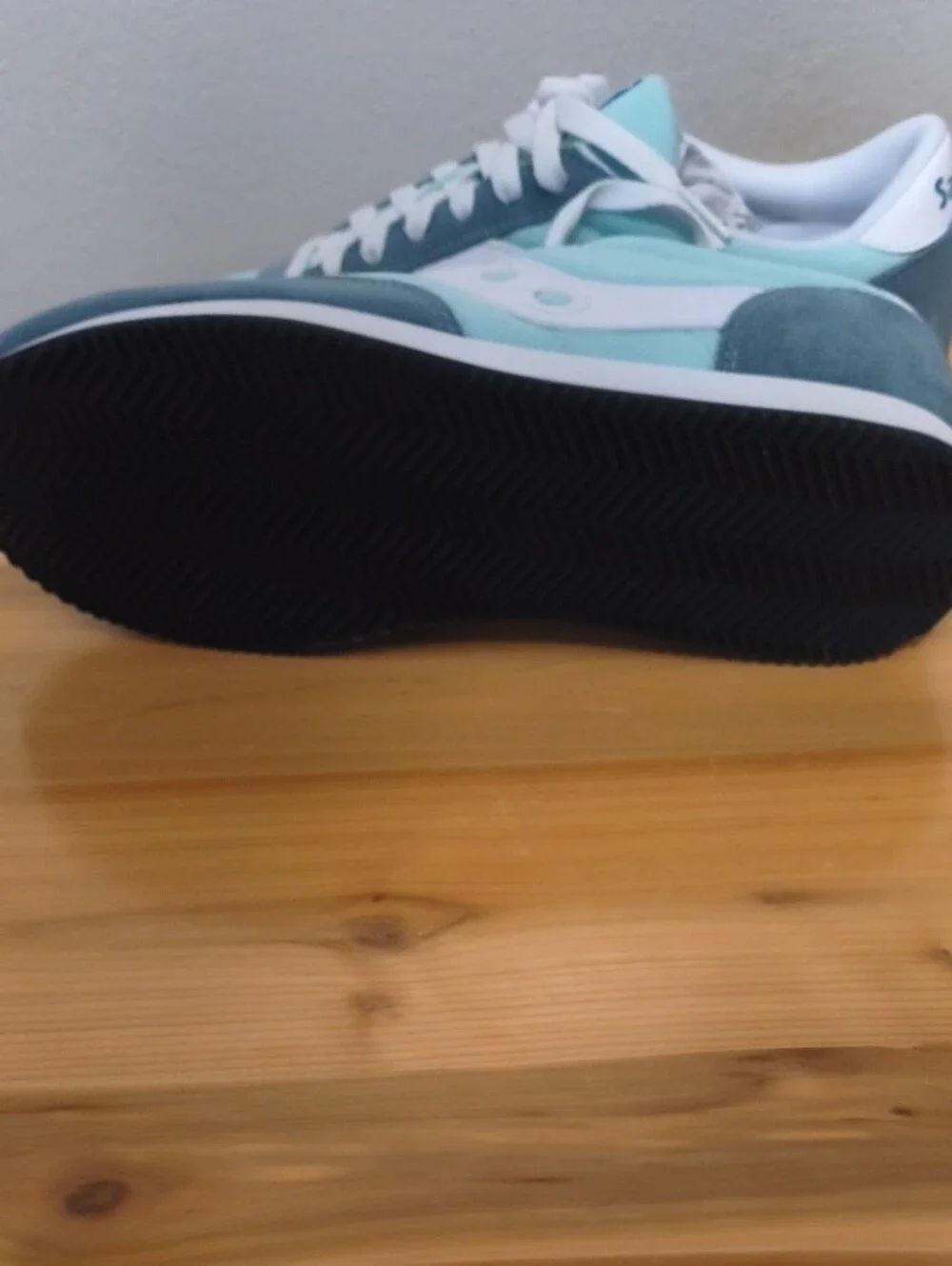 Saucony Hornet Women's Mint and White Retro Sneakers